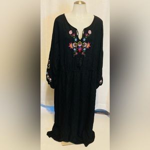 3X BoHo, bohemian oversized, slouchy maxi dress black with flower embroidering